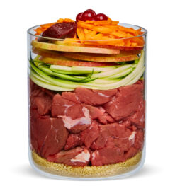 Alternative view of Welpen,Rind mit Apfel, Karotte+Hagebutte