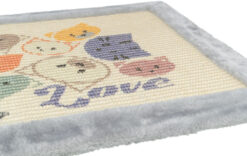 Alternative view of Kratzmatte Mimi mit Spielzeug, 70×45cm, grau